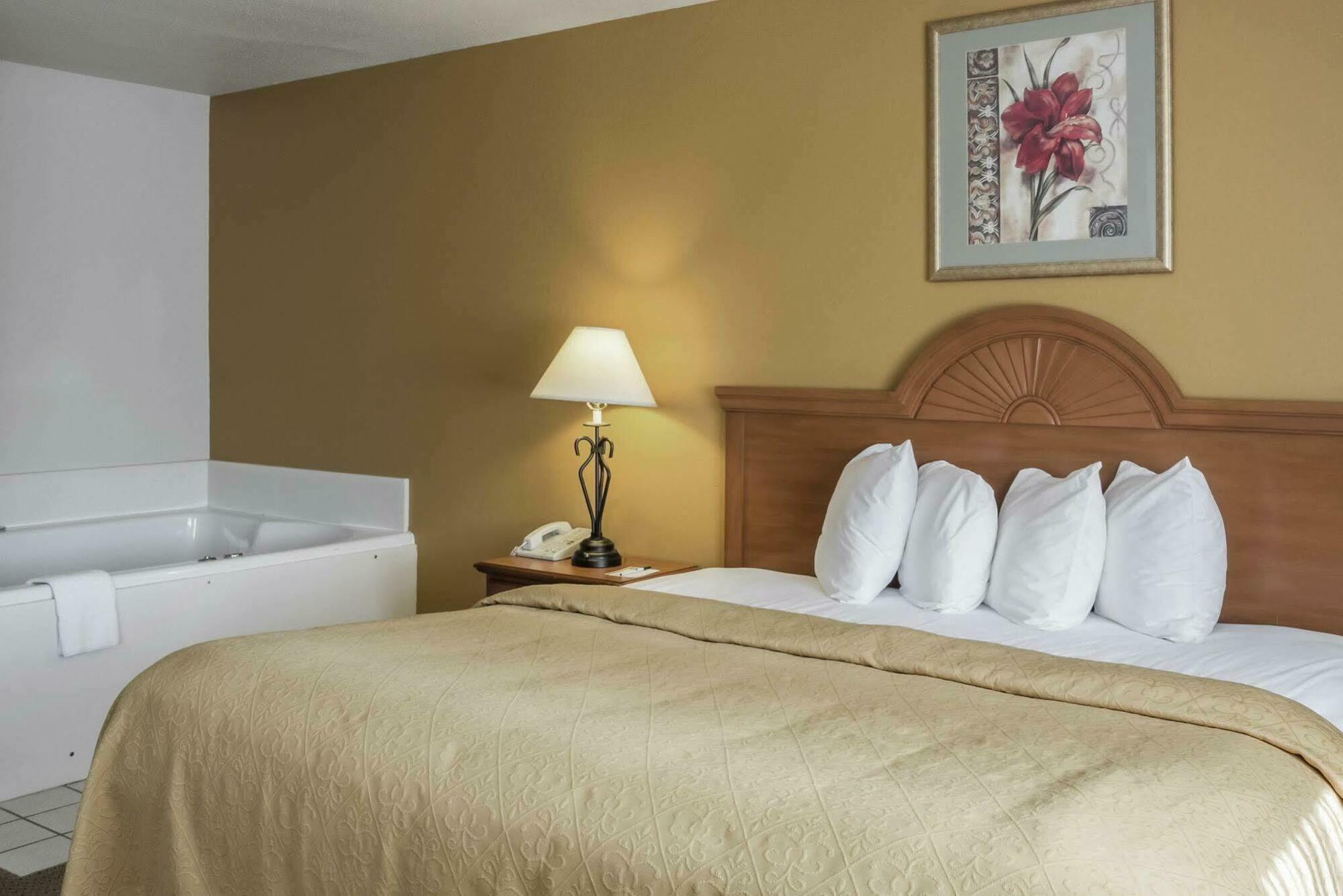Quality Inn Huron Ngoại thất bức ảnh