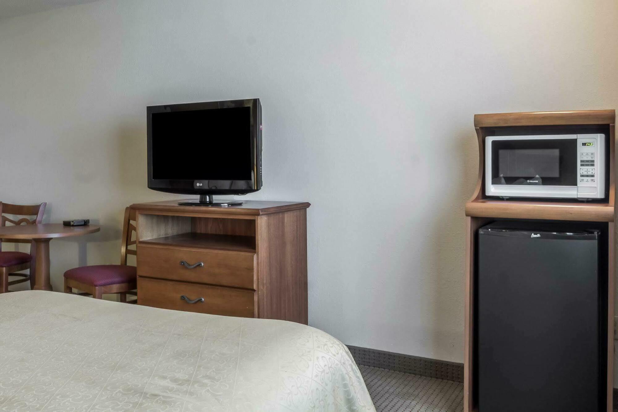 Quality Inn Huron Ngoại thất bức ảnh