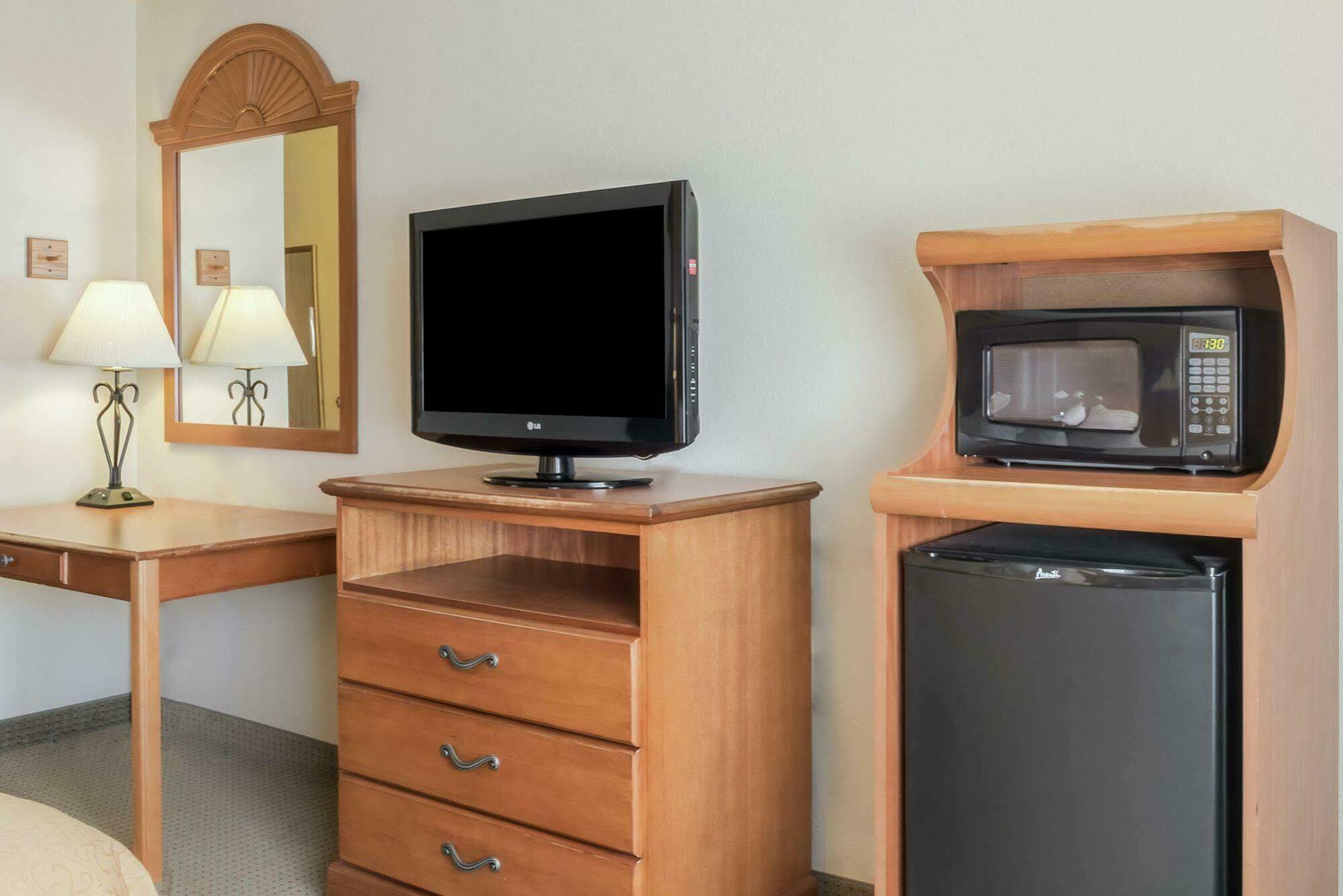 Quality Inn Huron Ngoại thất bức ảnh