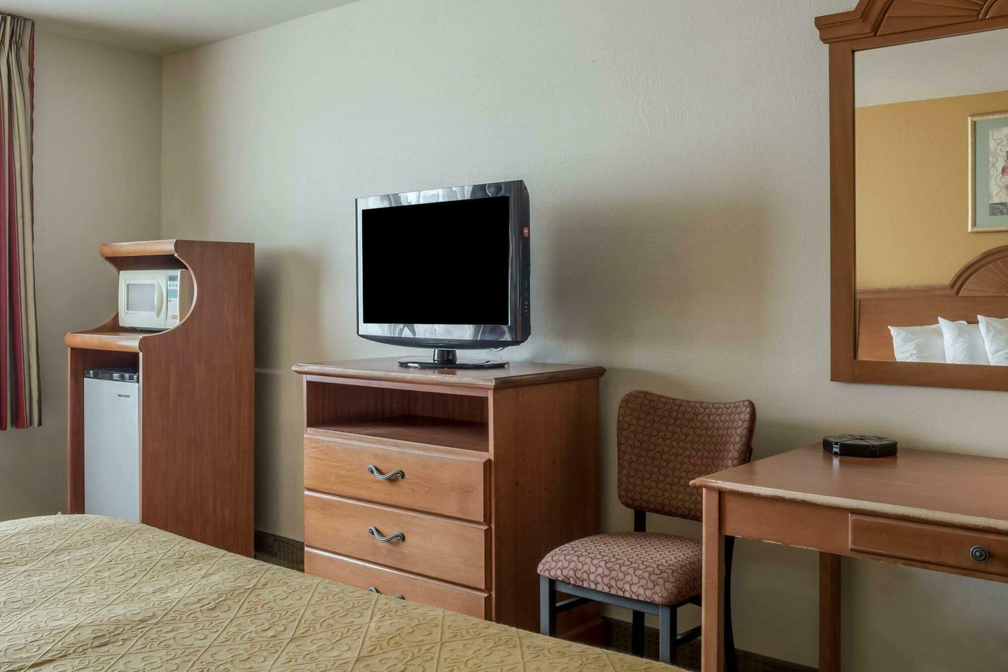Quality Inn Huron Ngoại thất bức ảnh