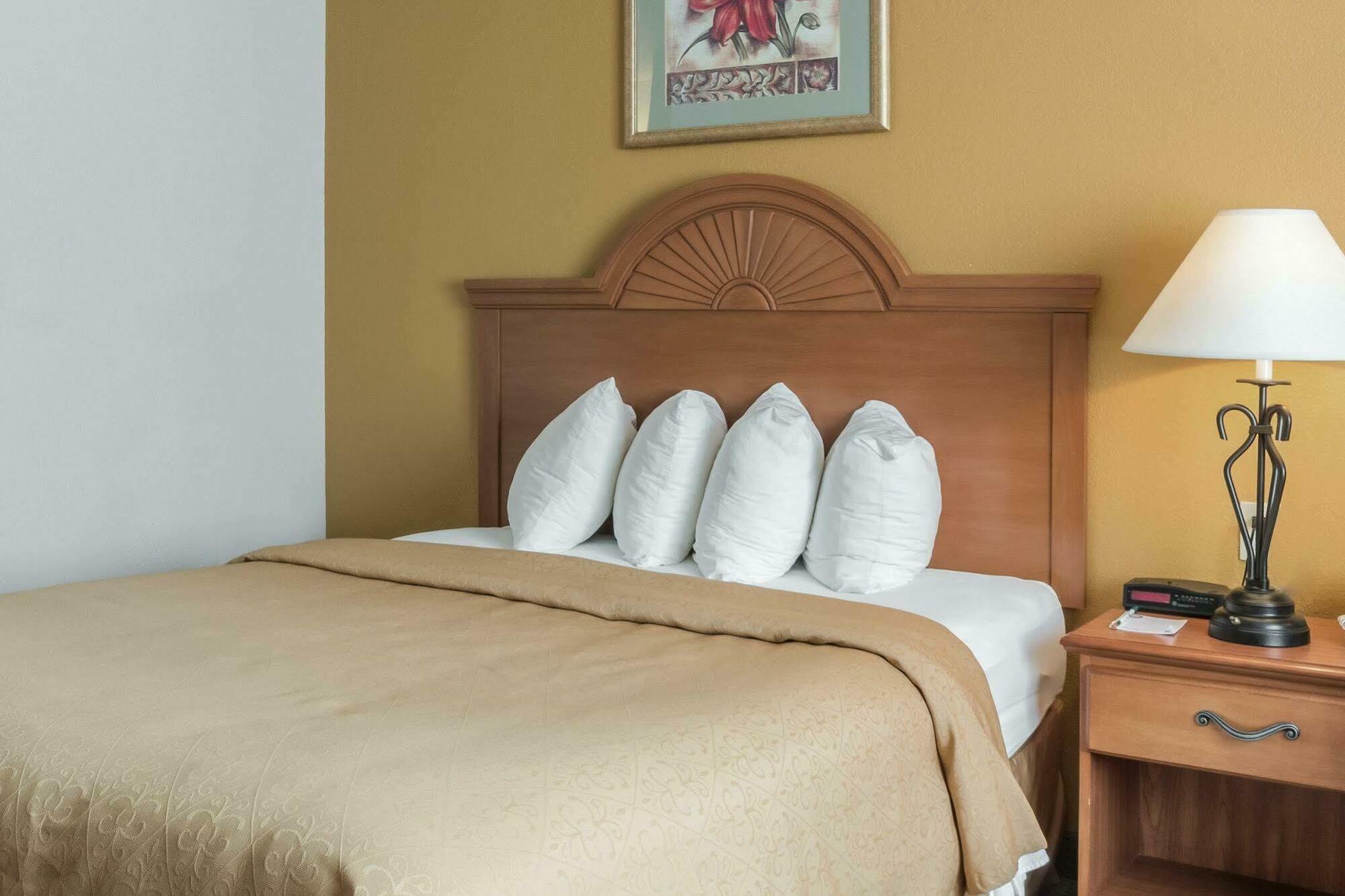 Quality Inn Huron Ngoại thất bức ảnh